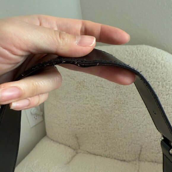 Authentic Salvatore Ferragamo Gancini Black Leather Shoulder Bag - Picture 4 of 9